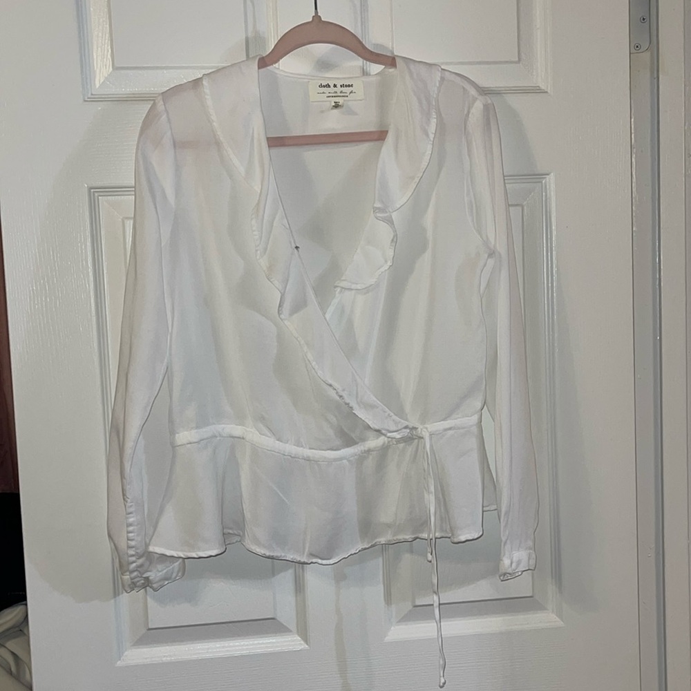 Anthropologie cloth and stone size small white blouse long sleeve with ruffles